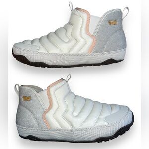 Teva Women's Winter Boots - White, Gray, and Pink